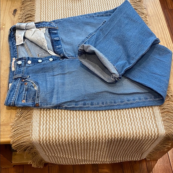 Ribcage straight levi’s ladies size 28 - Picture 11 of 11
